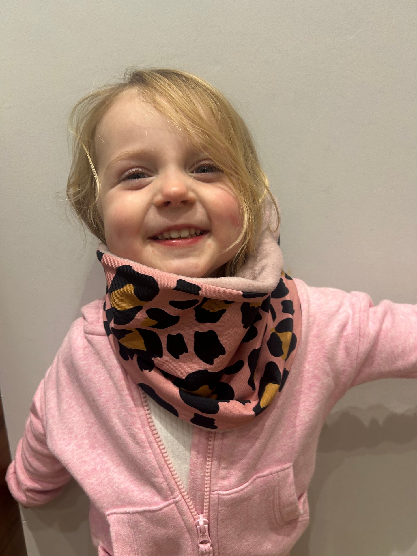 Snood with fluffy fleece lining